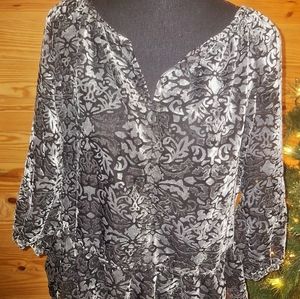 Sheer overlay, soft. Size 8/10. M. GOOD CONDITION. NO RIPS, TEARS, STAINS.